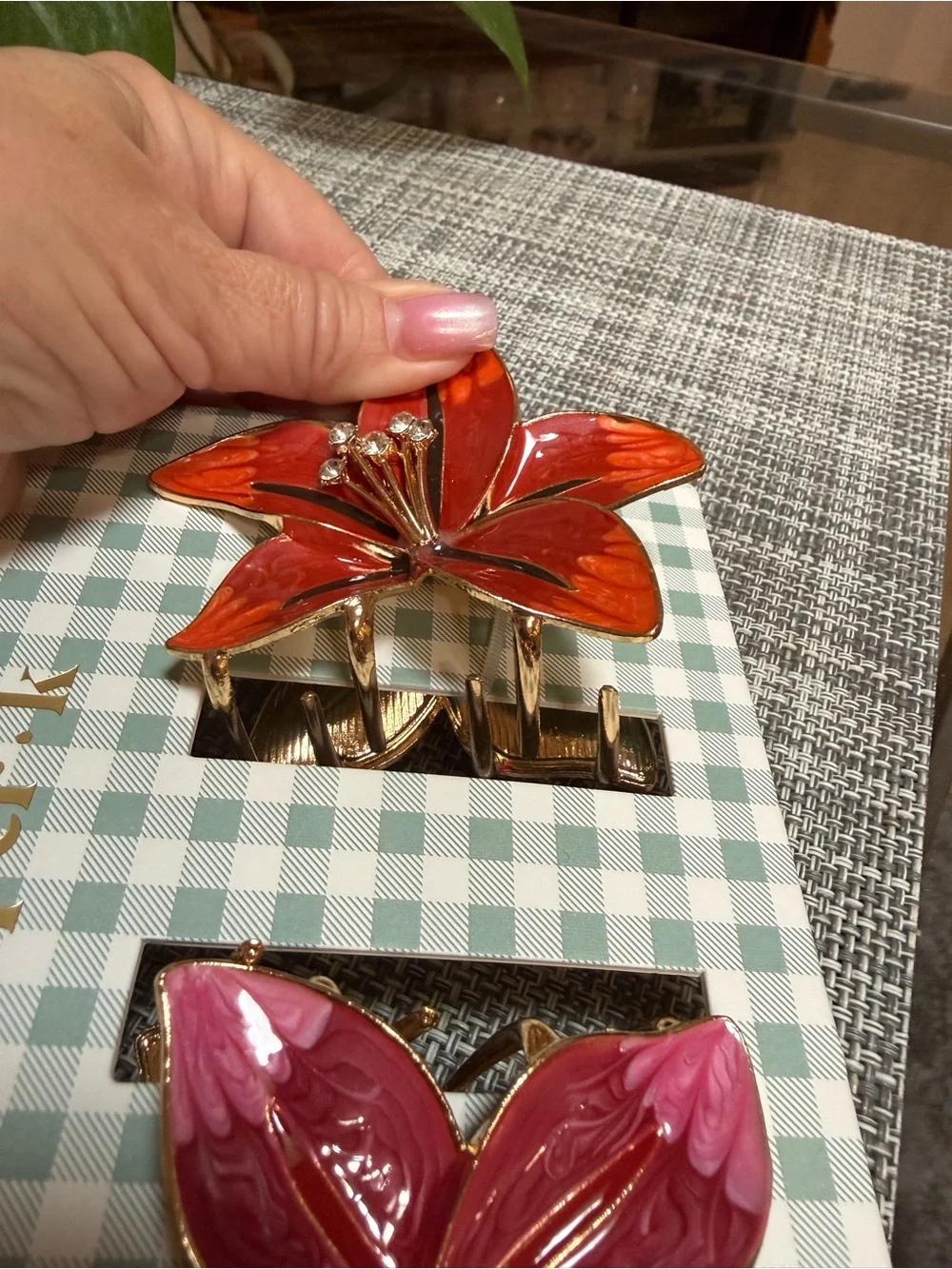 Piper Floral 🌸Enamel Metal Gold Hair Clips in Pink and 🌺Orange - 💛Set of 2 - Picture 3 of 5